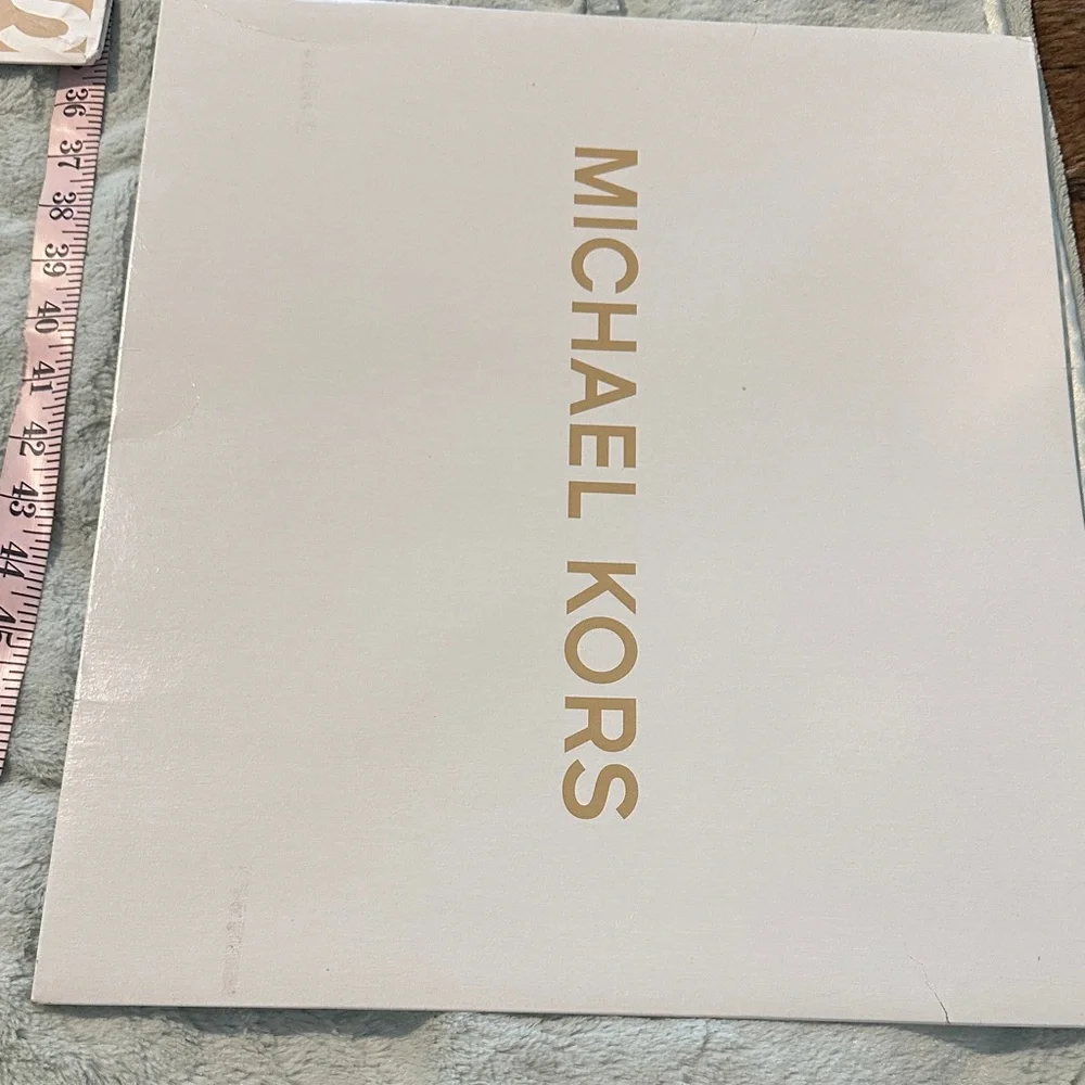 4 Michael Kors Beige & White Gift Bags Plus Box